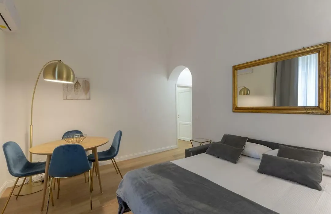 Florence Fiorino Apartment-1
