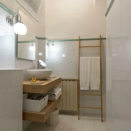 Florence Fiorino Apartment-3